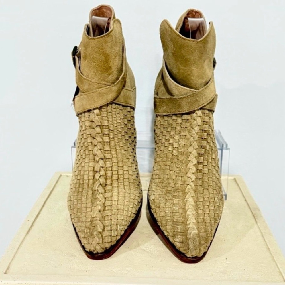 Free People Tan Venture Suede Ankle Boots
Distressed Boho Booties Size 40 NWT - Picture 4 of 9